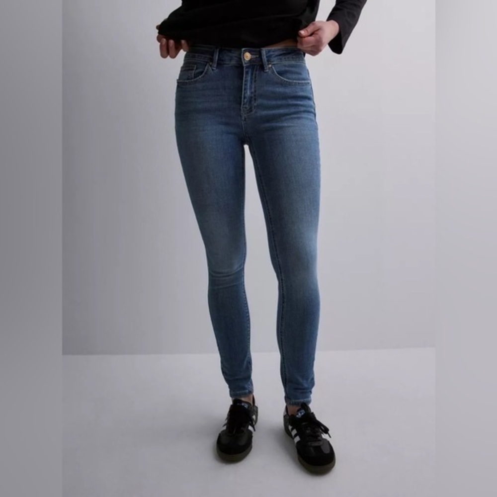 Vero Moda VMNEILA Mr Skinny Grind Jeans Distressed Mid Rise Jean Women’s size 28